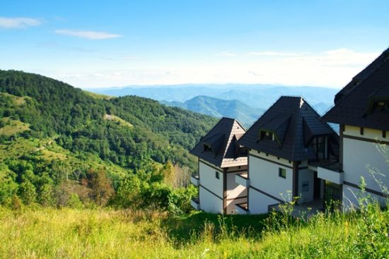 Tourist,Huts,With,Amazing,Mountain,View,In,Kopaonik,Resort,,Serbia