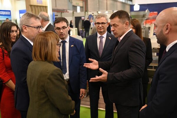 Branislav Trifunovic, predsednik IO Kompanije Dunav osiguranje informisao goste o rezultatima poslovanja