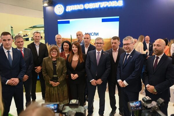 NASLOVNA Štand Kompanije posetila Je visoka državna i privredna delegacija iz zemlje i regiona